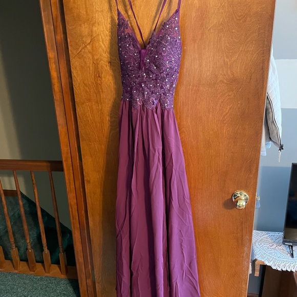 Women’s Plum formal dress size 4 - Picture 3 of 3